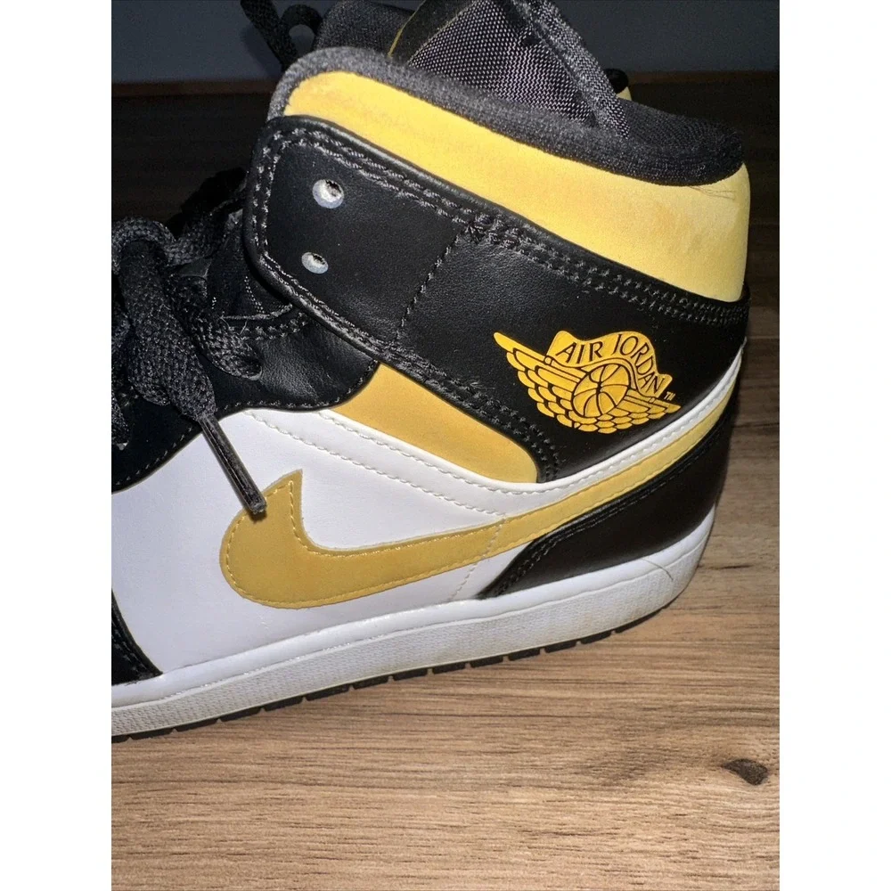 Size 11- Jordan 1 Mid Black University Gold 2021 With‎ Box